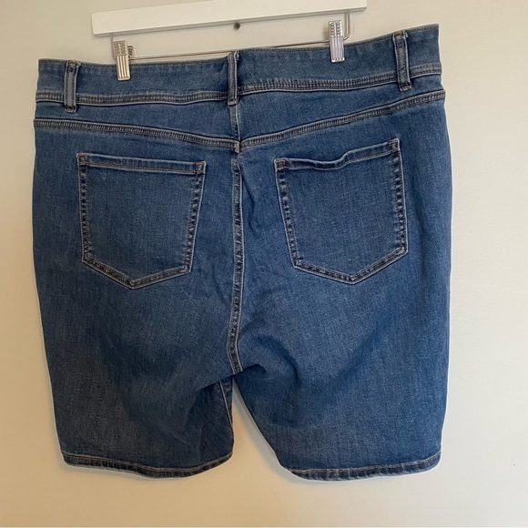 LANE Bryant High Rise Medium Wash Jean Short Sz 20 - Picture 6 of 9
